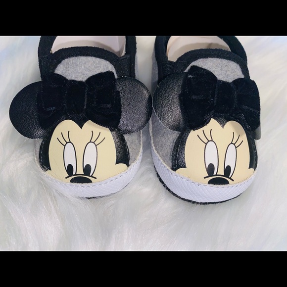 New adorable Minnie Mouse shoes - Picture 2 of 5